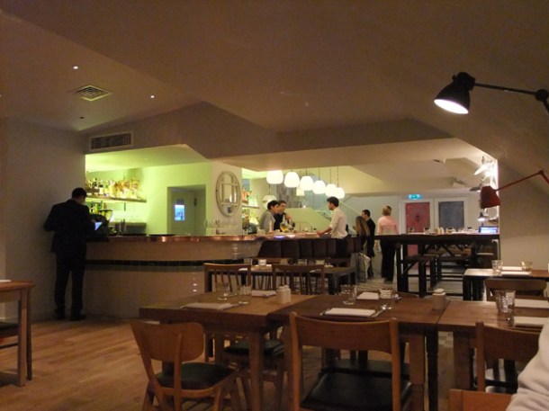 mele e pere dining room