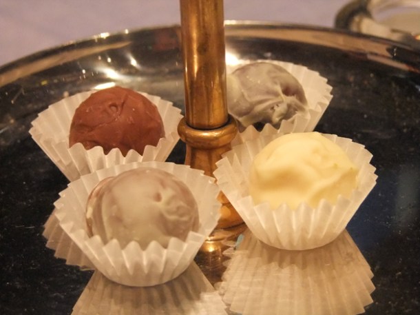 petit fours at MediterraNeo Vienna petit fours at mediterraneo wien