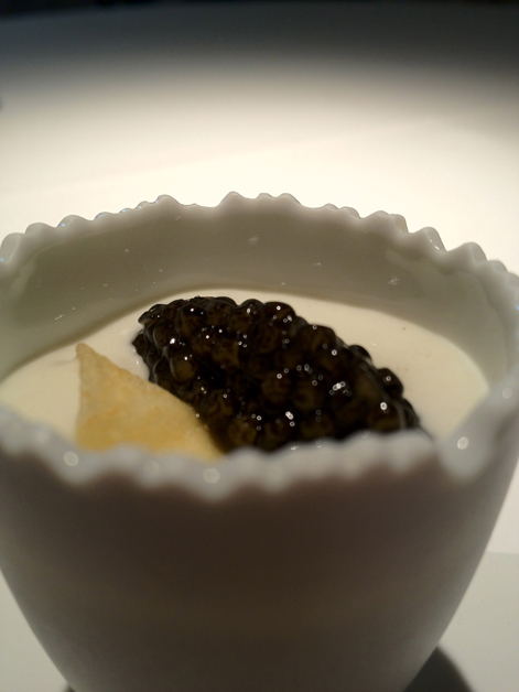 caviar in sturgeon foam at cinc sentits