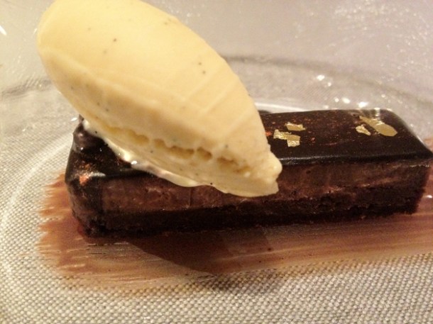 chocolate brownie with vanilla ice cream at saüc