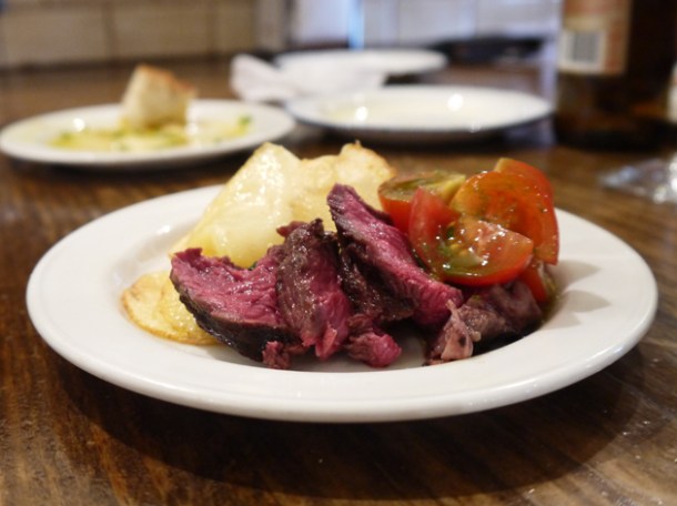 onglet with fried potatoes and tomatoes at copita