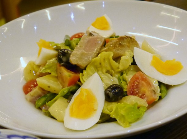 tuna niçoise salad at naamyaa cafe