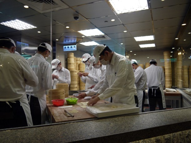 kitchen at din tai fung taipei 101