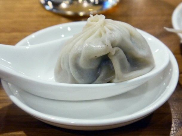 pork and black truffle xiaolongbao at din tai fung taipei 101