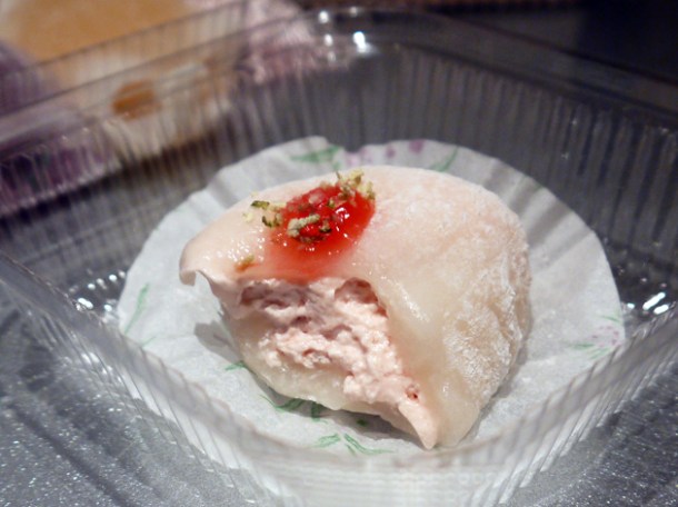 strawberry cream mochi ijysheng taipei