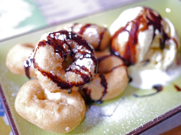 mini doughnuts at galeto