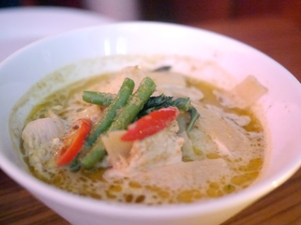 green chicken curry at janetira