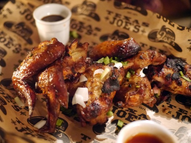 chicken wings at texas joe's shoreditch