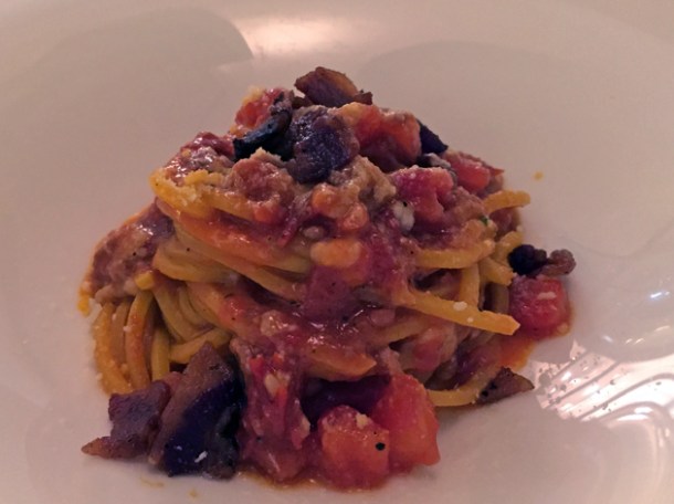 spaghetti amatriciana at antico arco