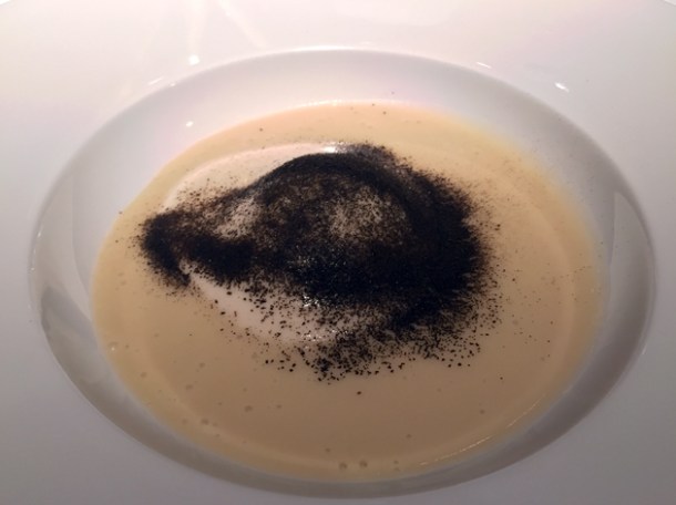 tea dusted poached egg in potato cream with nut pieces at pipero al rex