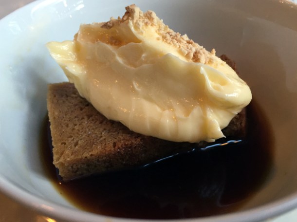 bolacha maria dessert at taberna do mercado