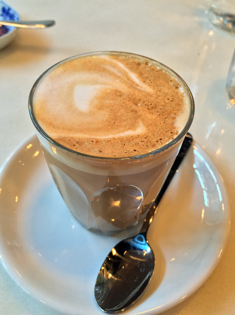flat white coffee at taberna do mercado
