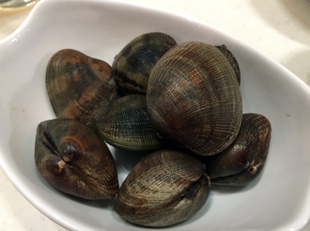 fresh clams at shuang shuang shaftesbury avenue