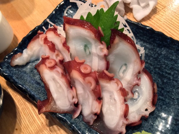 octopus sashimi at sakagurakomachuu