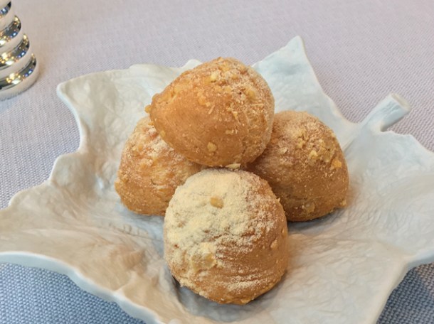 parmesan bread balls amuse bouche at claude bosi bibendum
