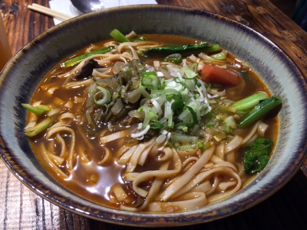 taiwan beef noodle soup at old tree daiwan bee