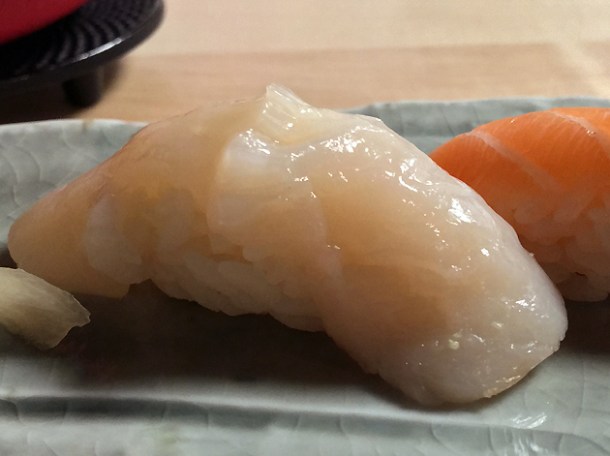 scallop sushi at yen the strand