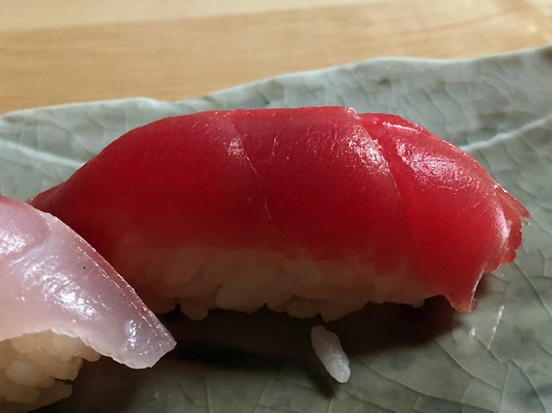 tuna sushi at yen the strand