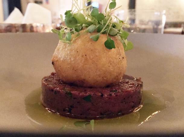 cig kofte tartare at yeni