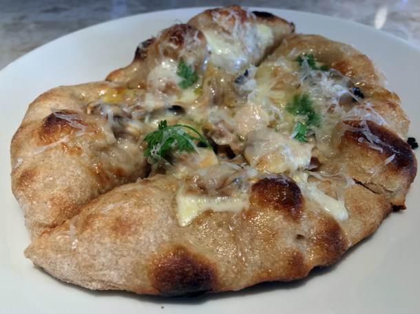 illustrative photo of the clam flatbread at Flor