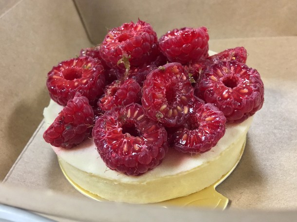 illustrative photo of the raspberry mini cheesecake from Nina Metayer at Mercato Metropolitano Southwark