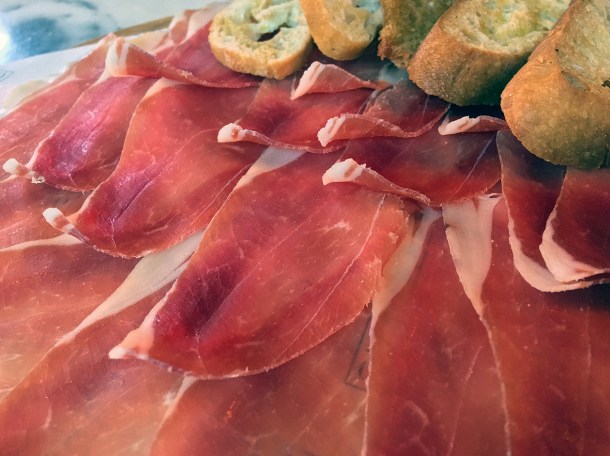 illustrative photo of the Bisaro ham at Bar Douro