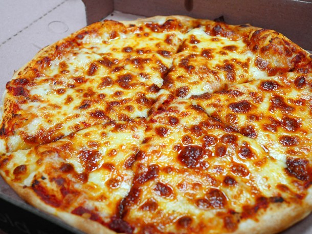 illustrative photo of the cheese and tomato pizza from HFC