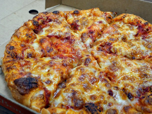 illustrative photo of the cheese and tomato pizza from Yummie Pizza