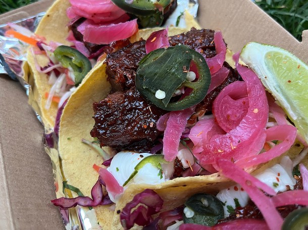 illustrative photos of the vegan rib tacos from Club Mexicana