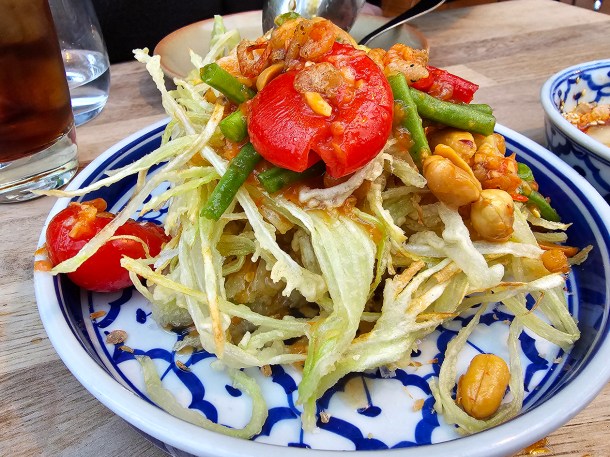 illustrative photo of the deep-fried som tam at Begging Bowl