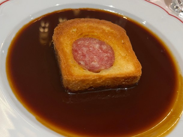 illustrative photo of the saucisson brioche at Josephine Bouchon