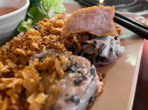 illustrative photo of the banh cuon with sausage at Pho Thuy Tay