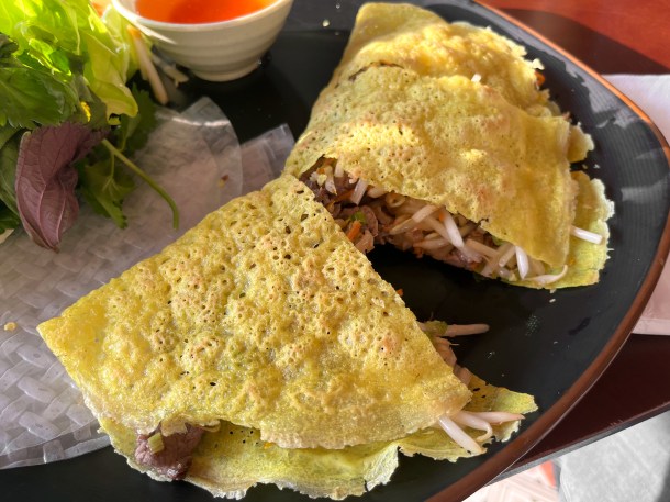 illustrative photo of the banh xeo at Pho Thuy Tay