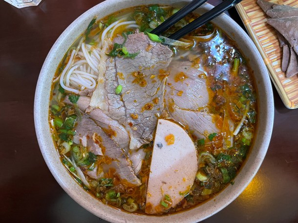 illustrative photo of the bun bo hue at Pho Thuy Tay